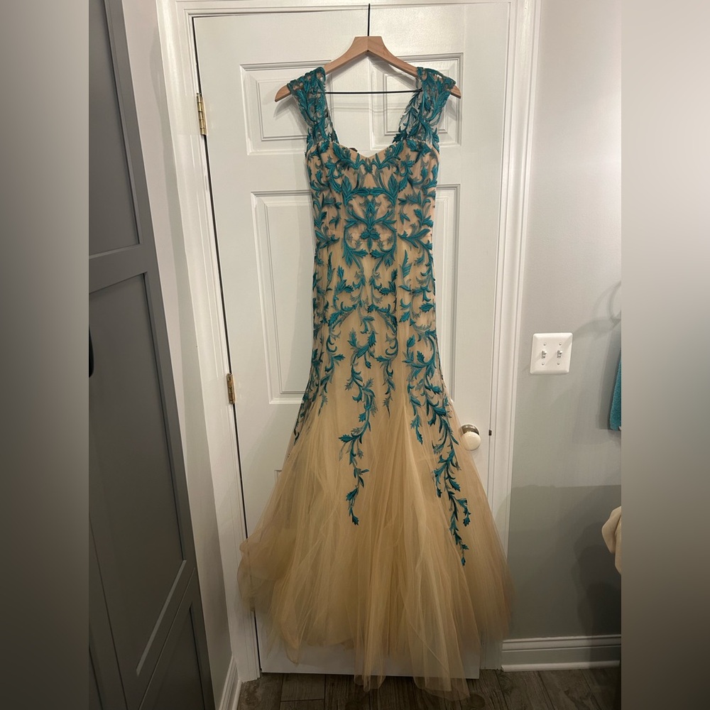 Monique Lhuillier elegant formal dress. Cream w/ teal embroidery. Never worn.